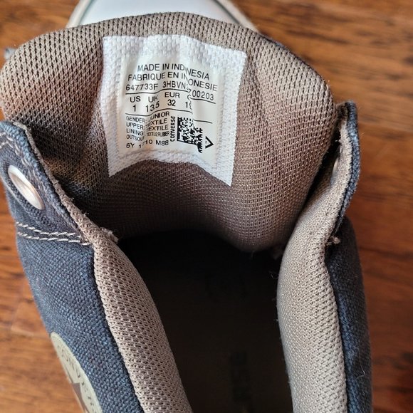 Like New Converse All Star Junior High Top Sneakers Size 1 Big Kid - Picture 3 of 6